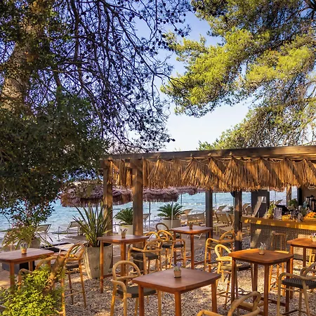 Valamar Amicor Hotell 4*
