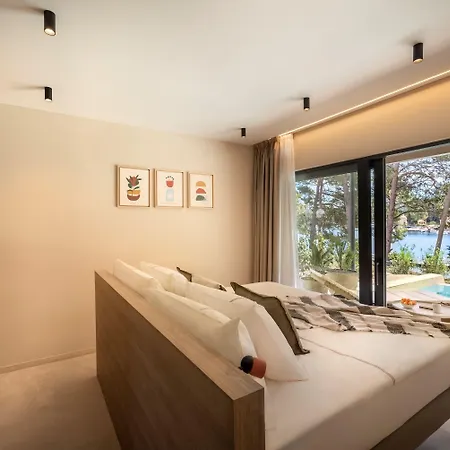 Valamar Amicor Hotell 4*