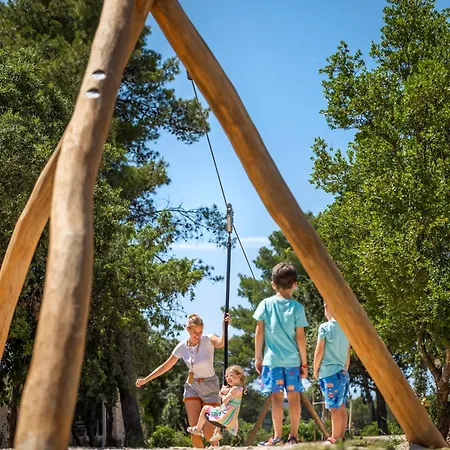 Hotel Valamar Amicor